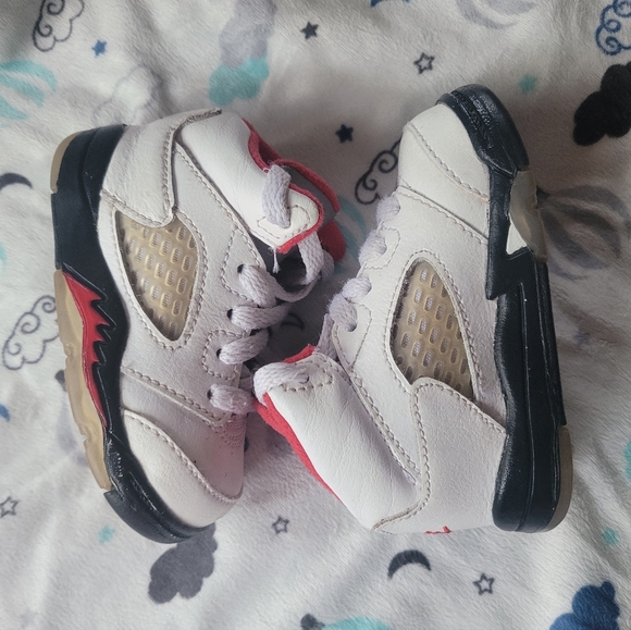 Jordan 5 size 4c white black and red - Picture 2 of 5